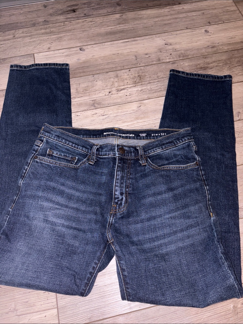 Amazon Essentials Men's Indigo Straight Jeans